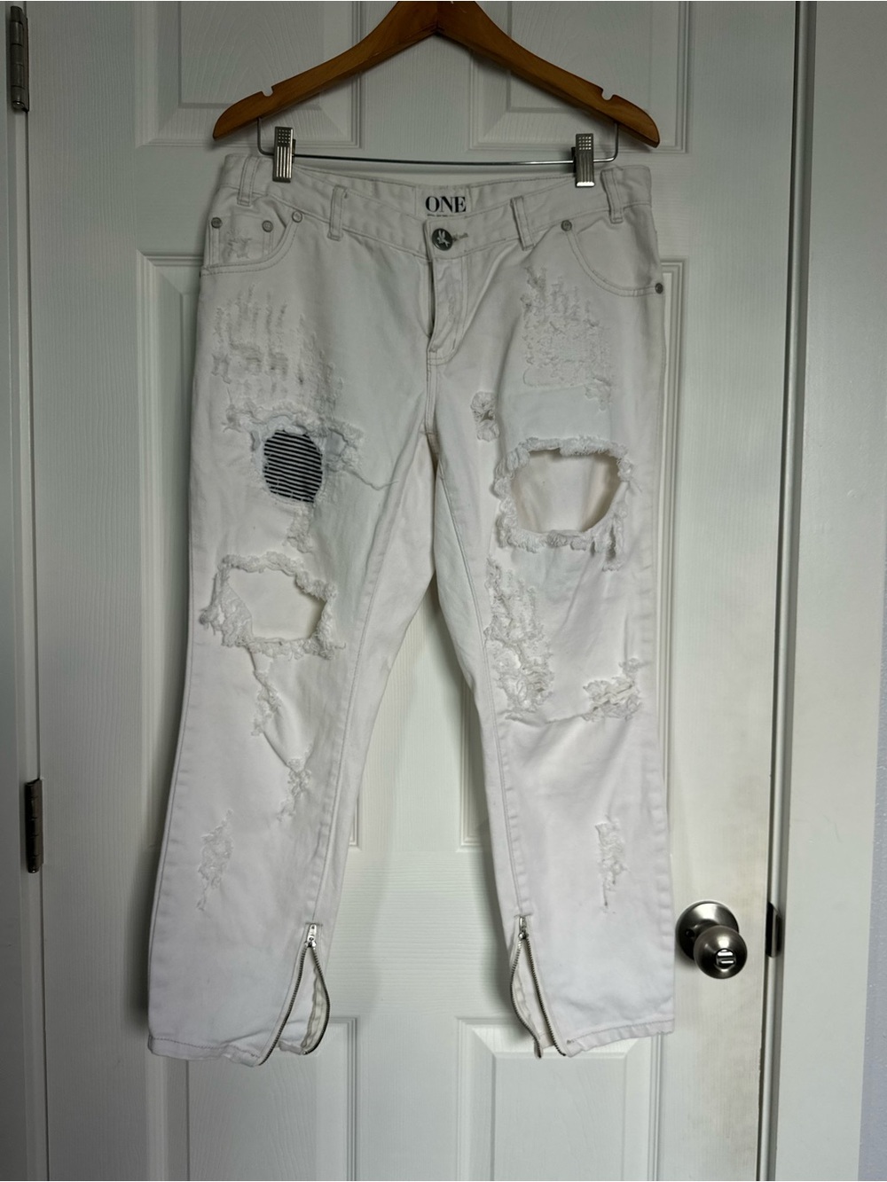 One by One Teaspoon White Distressed Cropped Ankle Jeans with Zipper Hems
